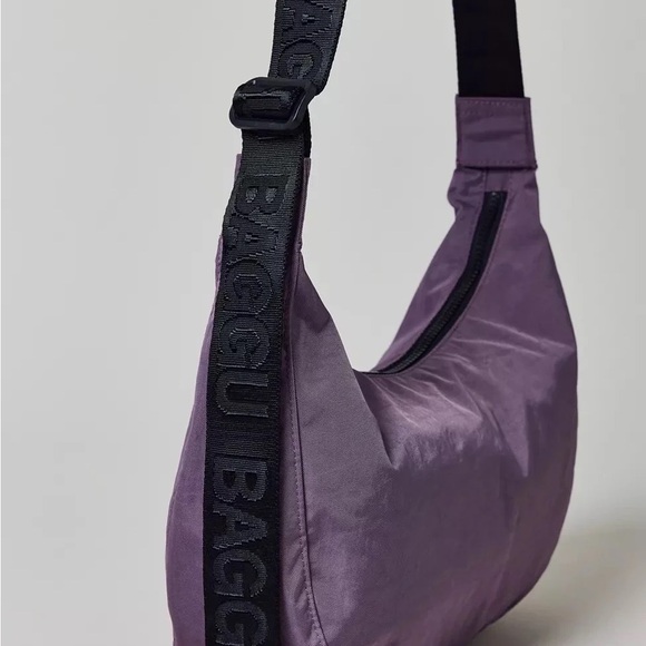 BAGGU Handbags - BAGGU medium crescent dusty violet NWT